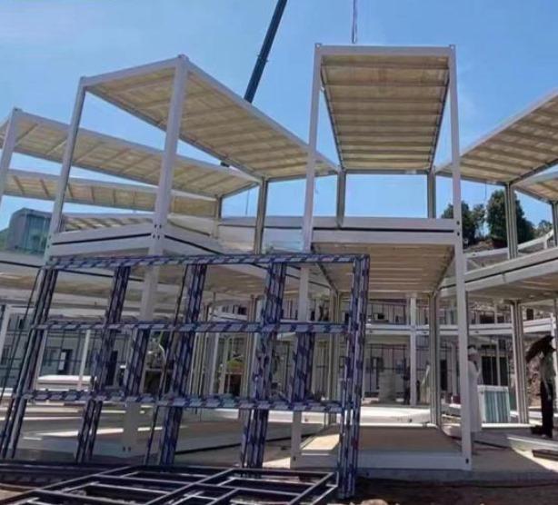prefabricated glass house