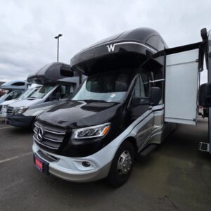 2021 Winnebago Navion 24J