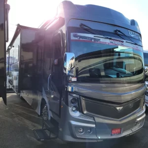 2022 Fleetwood Discovery LXE 36HQ